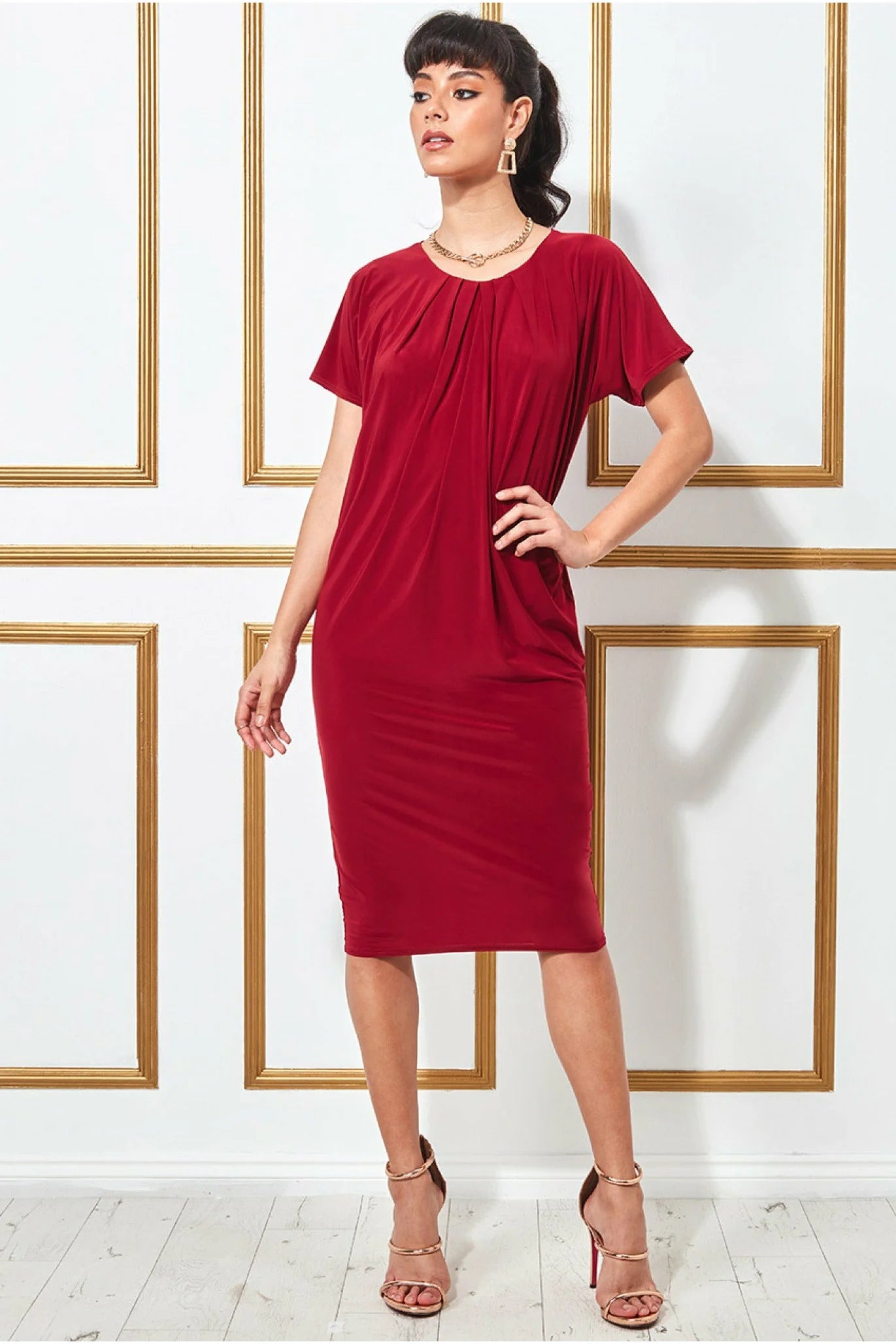 SLOUCHY SHORT SLEEVE MIDI DRESS WITH ROUND NECK